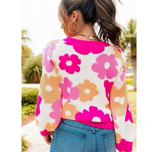 SOUTHERN GRACE Dazed For Days Floral V Neck Sweater in Pink Beige Small 4/6 - Picture 2 of 10